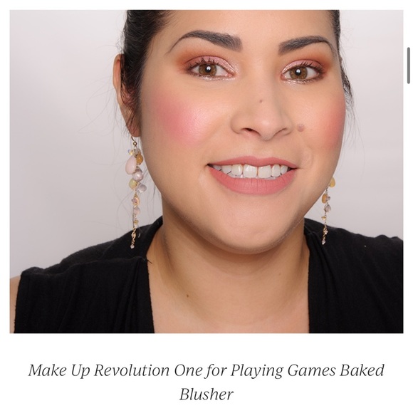 Makeup Revolution Baked Blusher – One for Playing Games (Pink Shimmer) - Picture 6 of 6